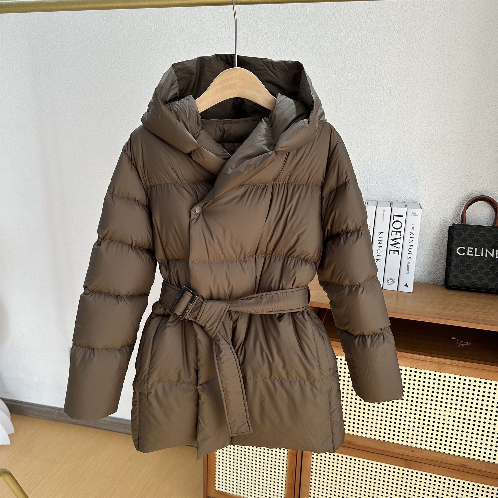 Doudoune Femme Mi-Longue Ceinturée avec Capuche | COZYWINTER™